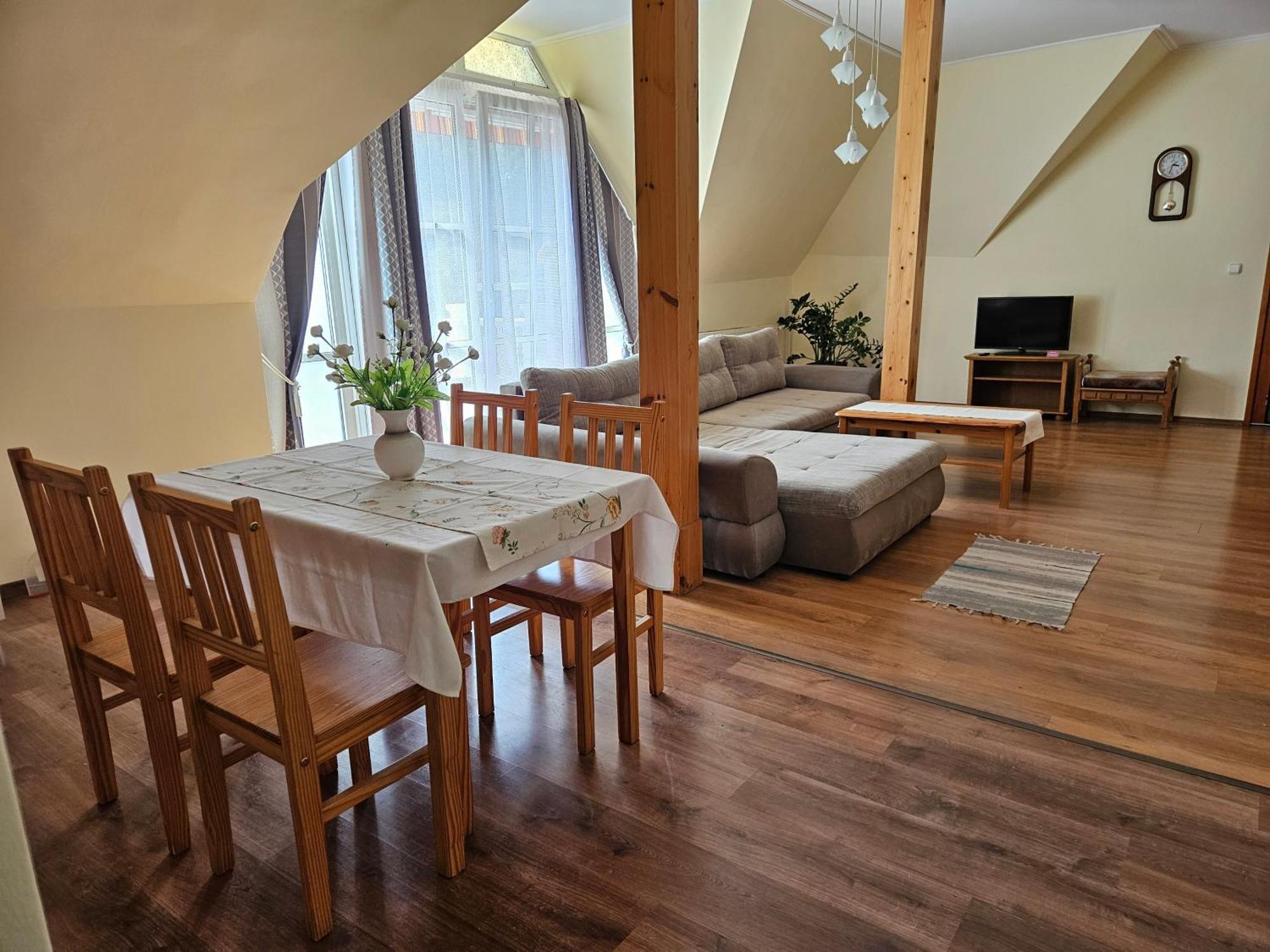 Hotel Parti Panzió Tata Esterno foto