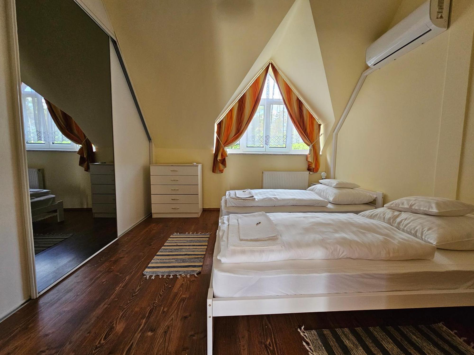 Hotel Parti Panzió Tata Esterno foto