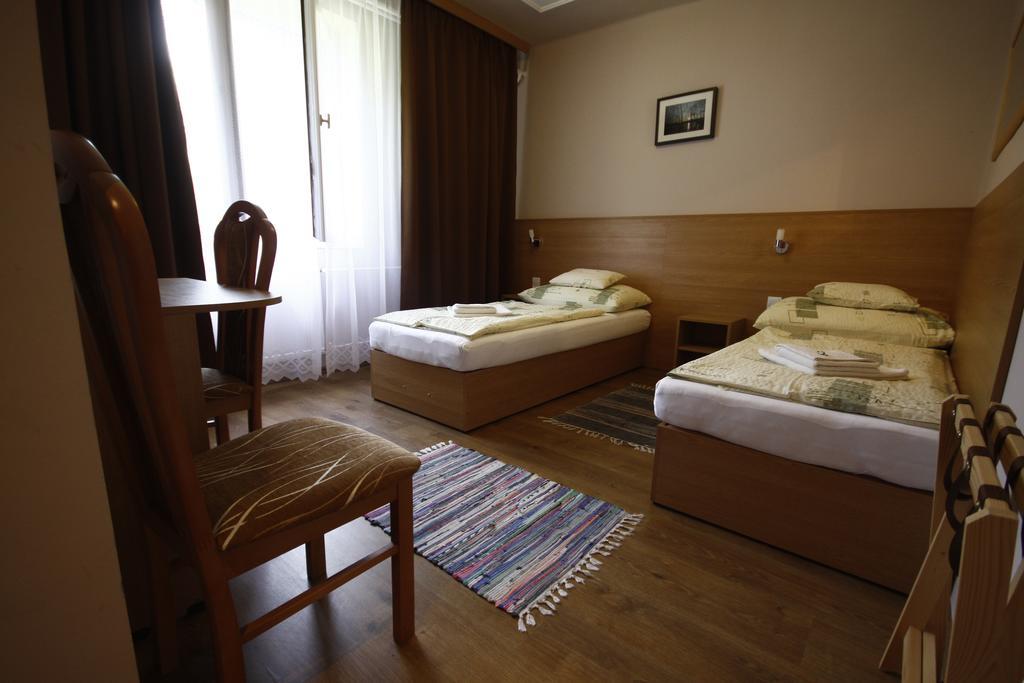 Hotel Parti Panzió Tata Esterno foto