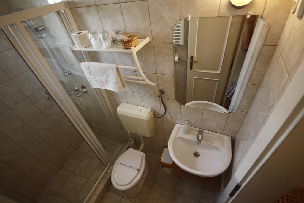 Hotel Parti Panzió Tata Esterno foto